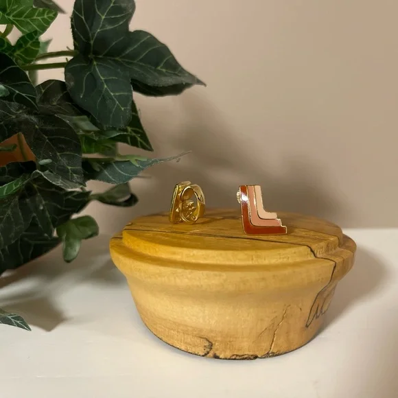 𝐕𝐢𝐧𝐭𝐚𝐠𝐞 𝐄𝐧𝐚𝐦𝐞𝐥 𝐂𝐥𝐢𝐩 𝐎𝐧 𝐄𝐚𝐫𝐢𝐧𝐠𝐬 - Picture 2 of 2